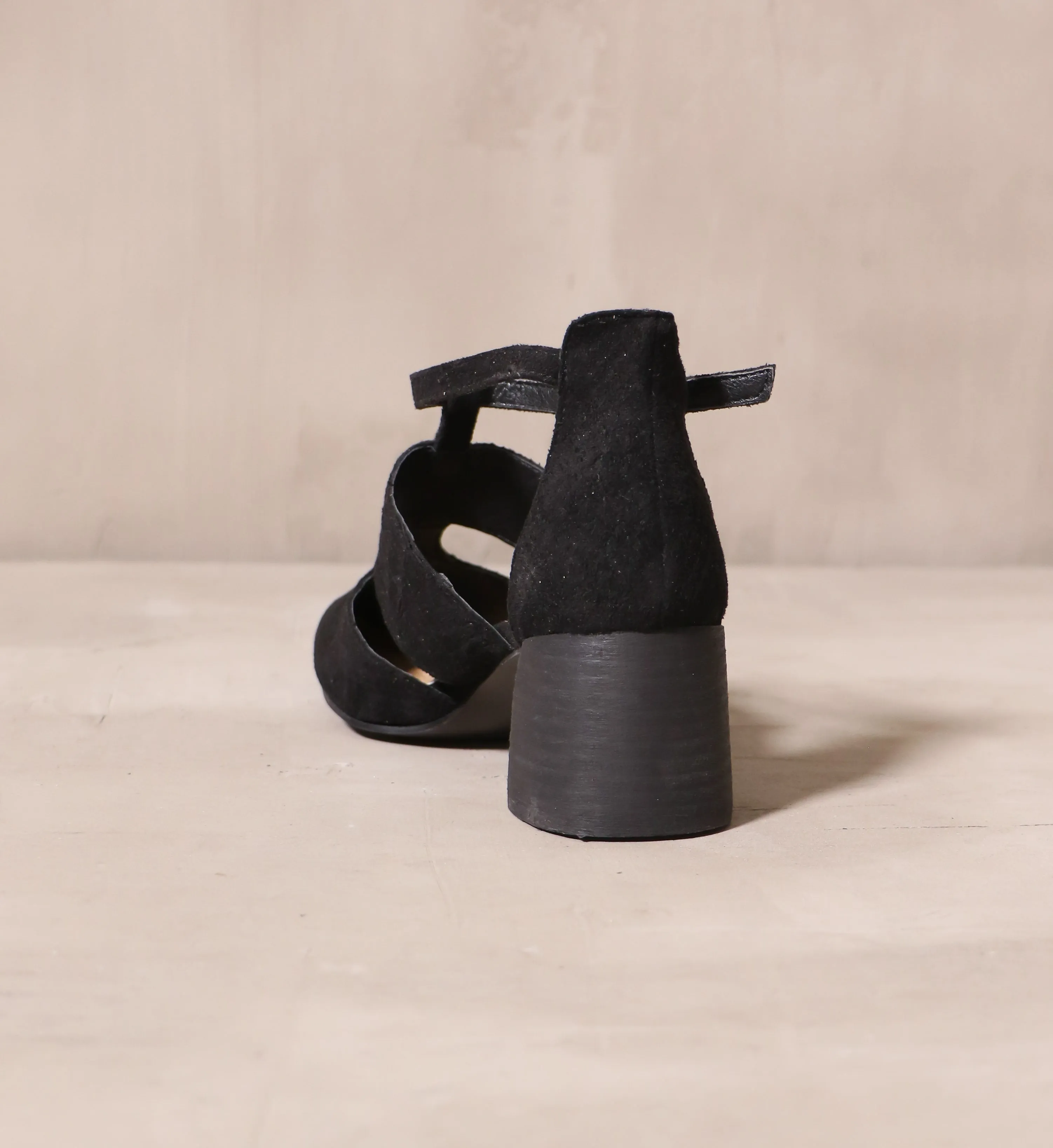 WINE AND DINE HEEL