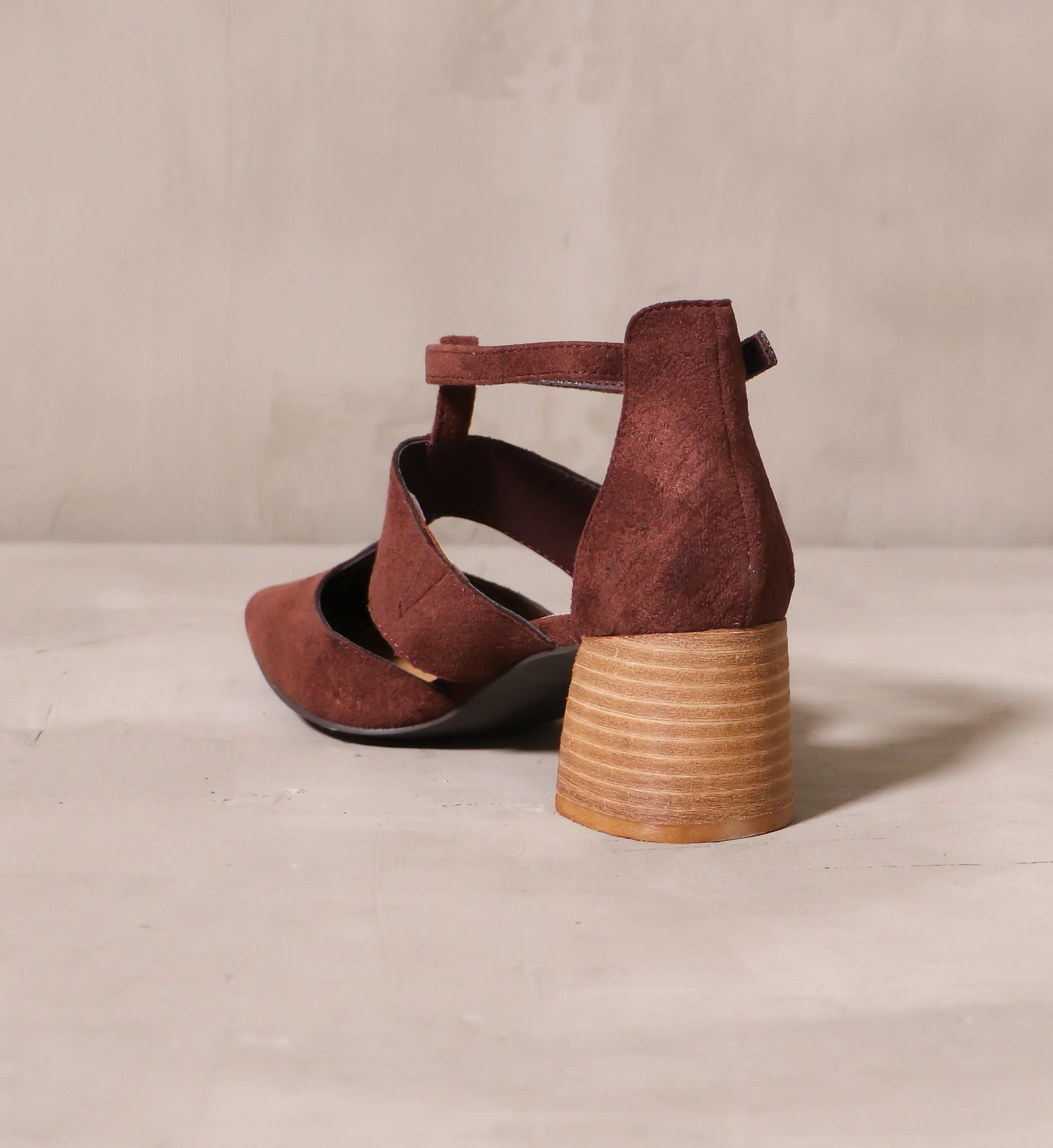 WINE AND DINE HEEL